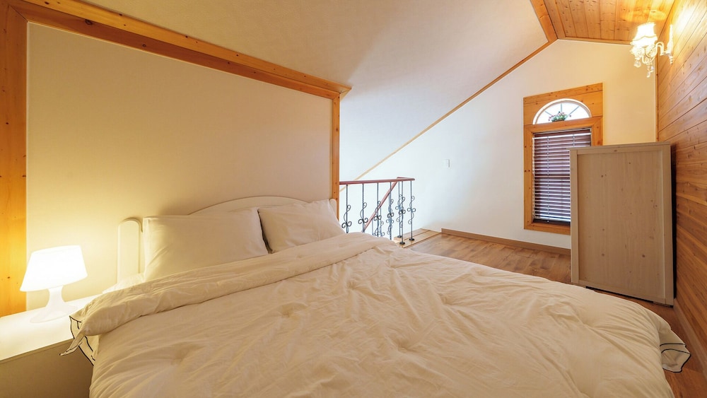 Hongcheon Lime Orange Pension 11/49