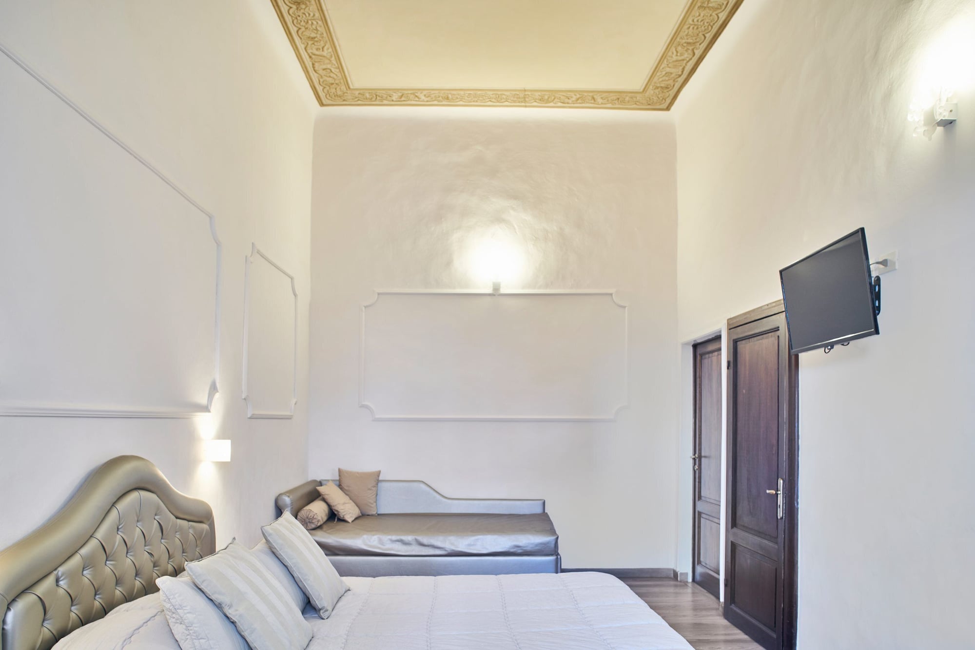 SUPERIOR, QUEEN BED, CITY VIEW, PRIVATE BATHROOM