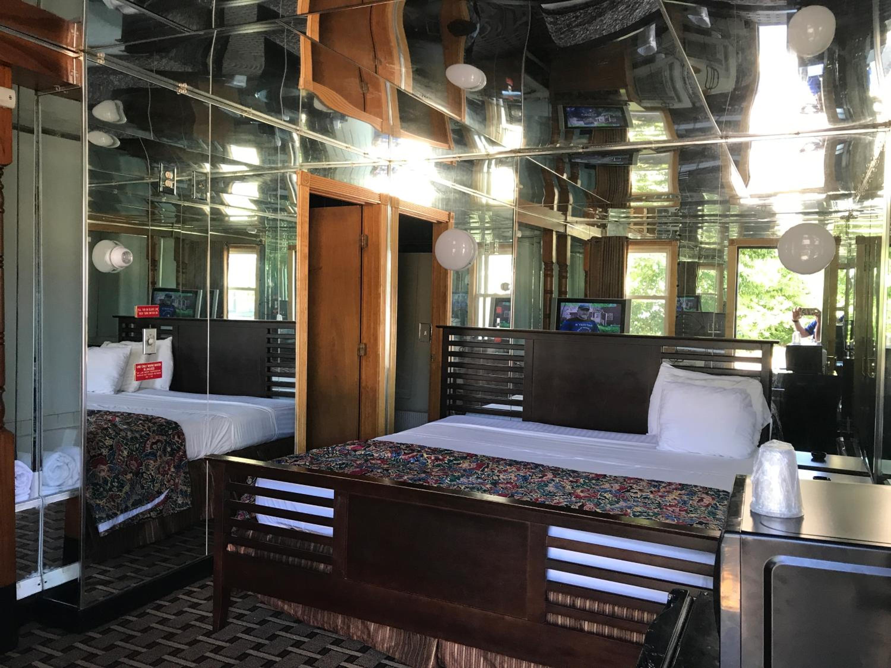Capri Motel 5/50