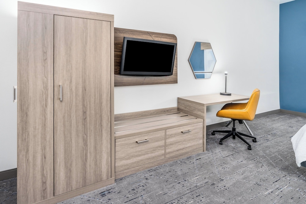 Holiday Inn Express Hotel And Suites Denver North Thornton 64/69