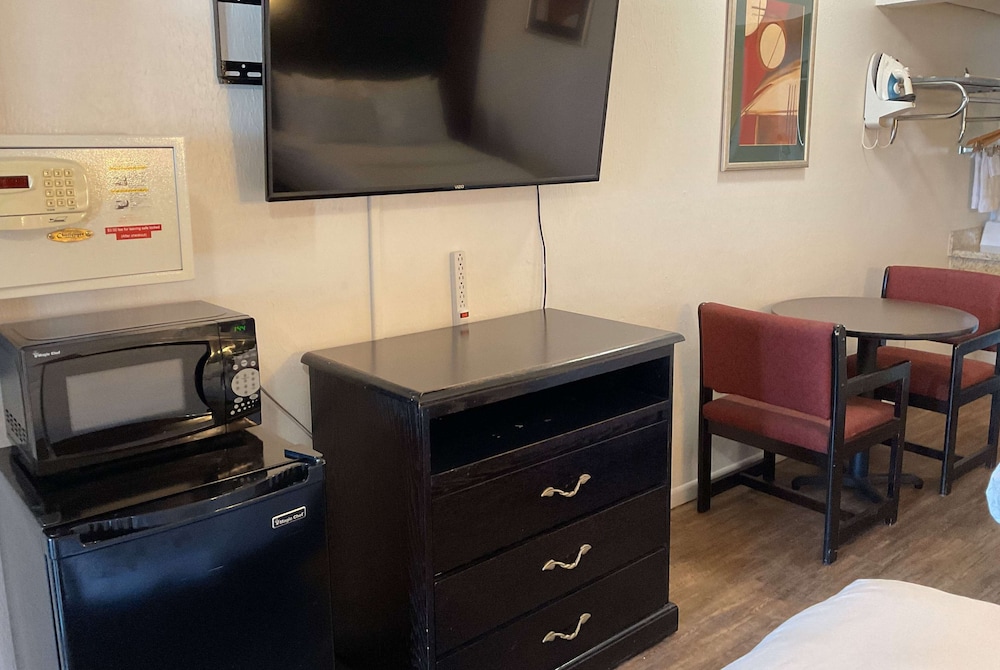 Baymont by Wyndham Petoskey 36/51