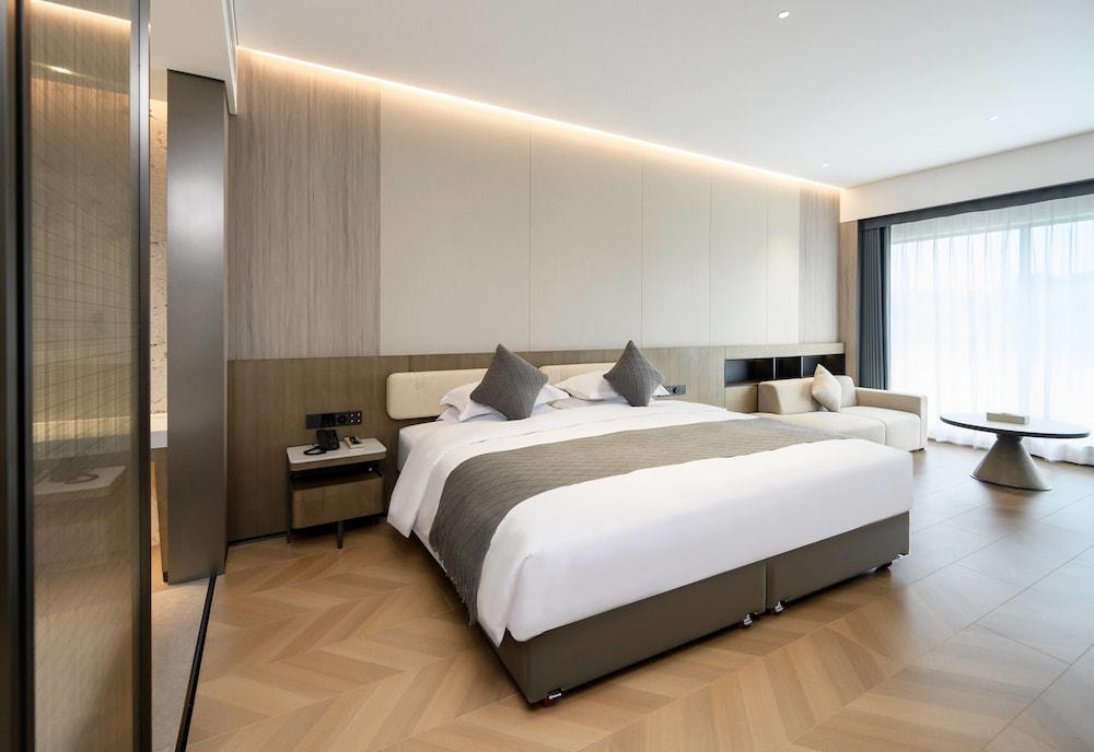 Select, Suite, King Bed