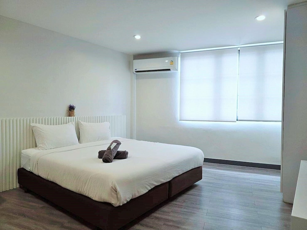 DELUXE, DOUBLE BED
