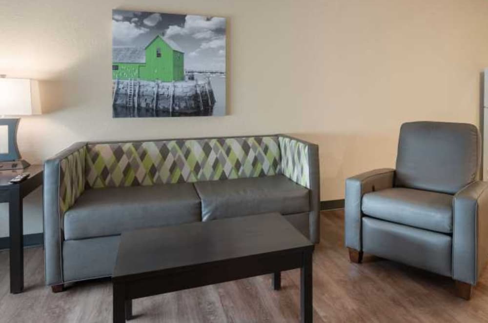 Extended Stay America Oakland - Alameda Airport 32/48