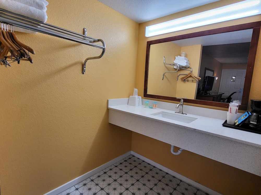 Olympic Inn And Suites Port Angeles 3/59