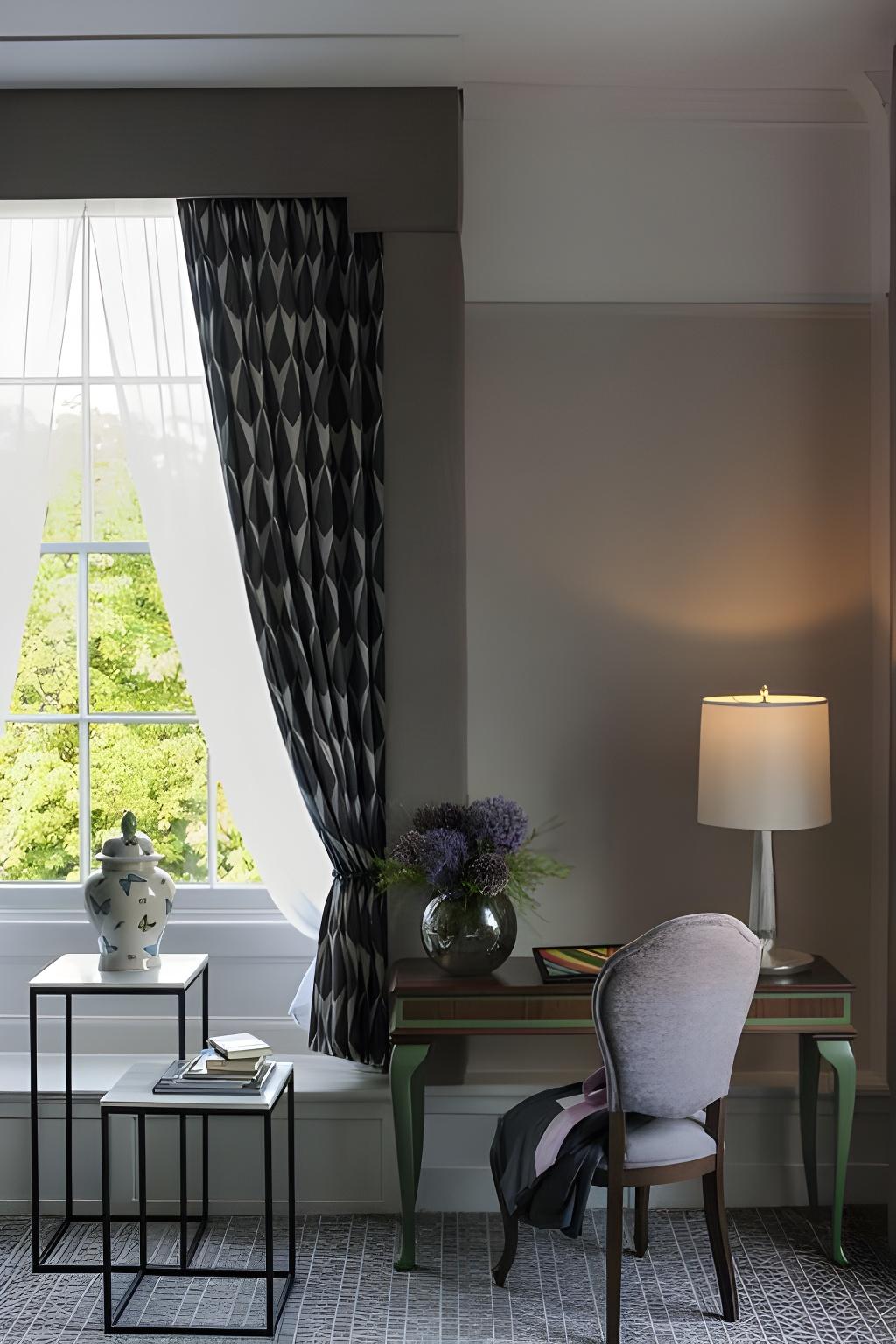 SUPERIOR, SUITE, KING BED
