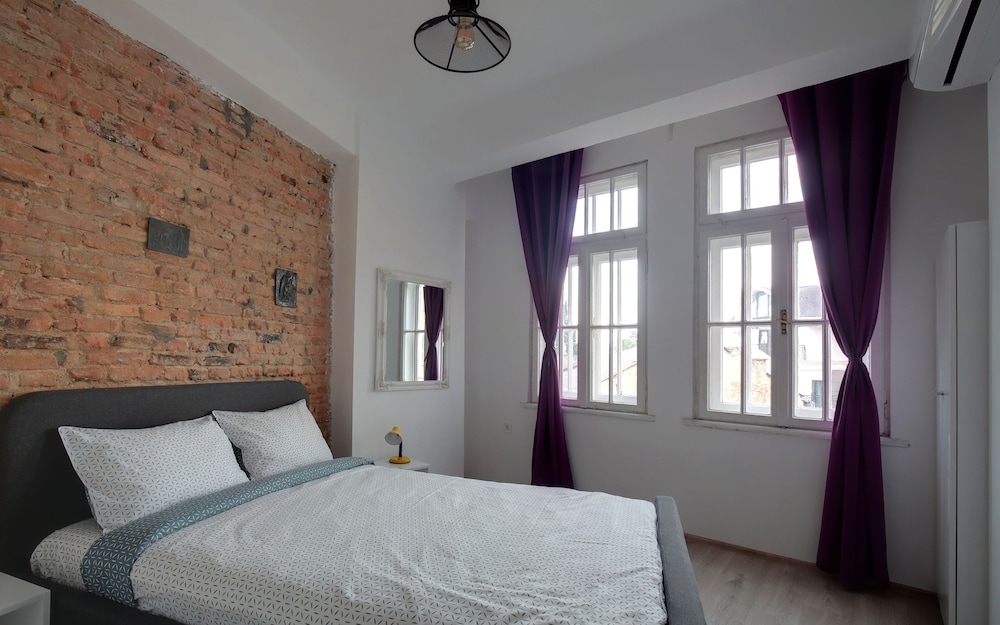 2 BEDROOMS, DELUXE, APARTMENT, CITY VIEW, PRIVATE BATHROOM