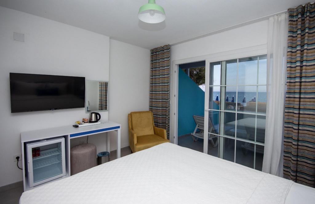 Mojo Otel Beach 10/25