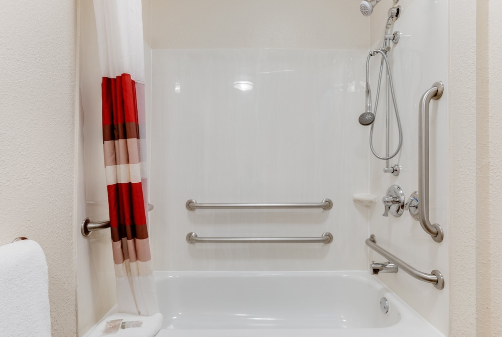 Super 8 by Wyndham Deerfield/Northbrook 23/23