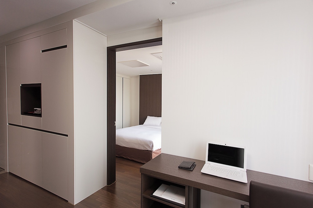 URBAN, SUITE