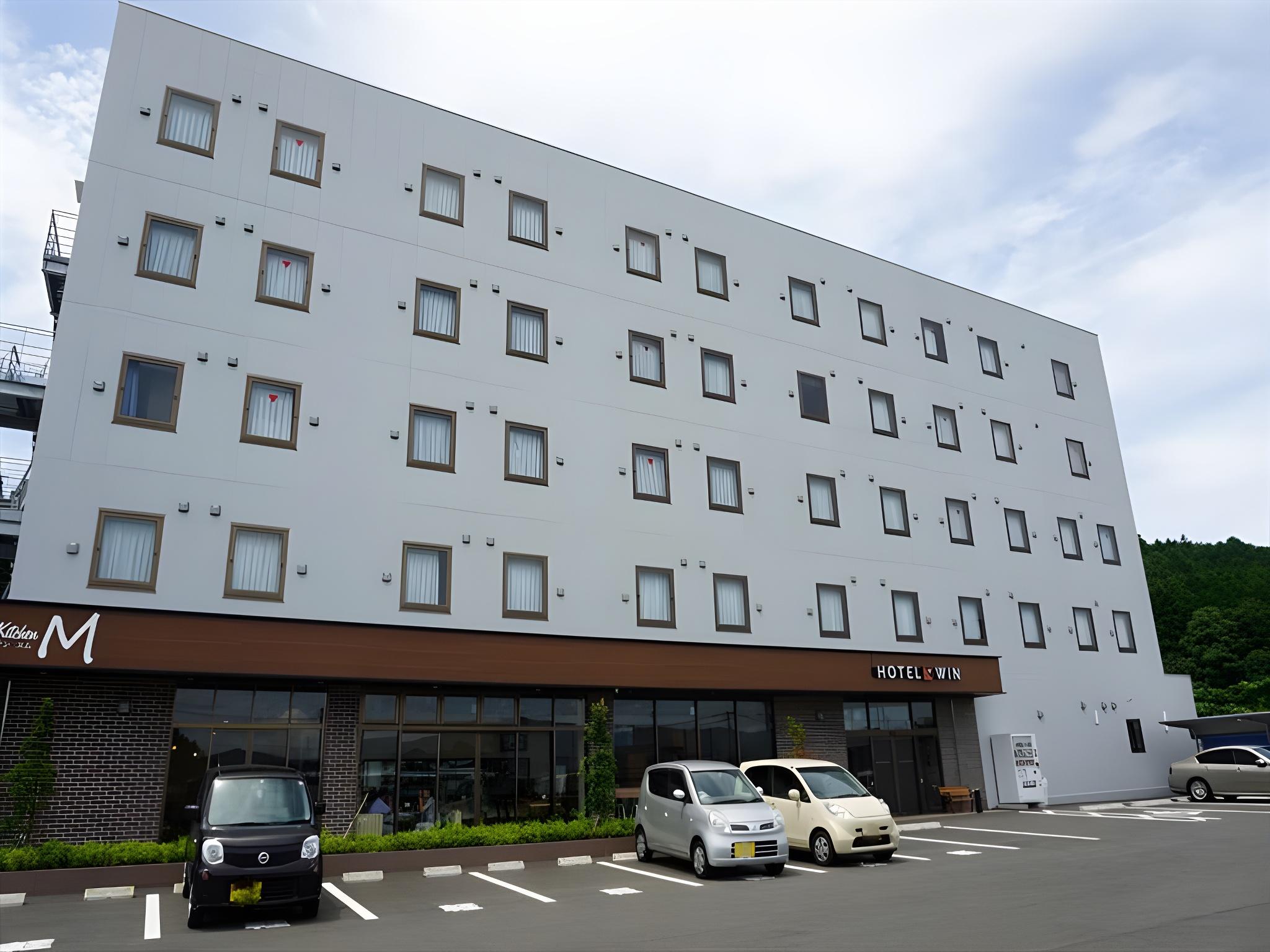 Hotel Win 4/22
