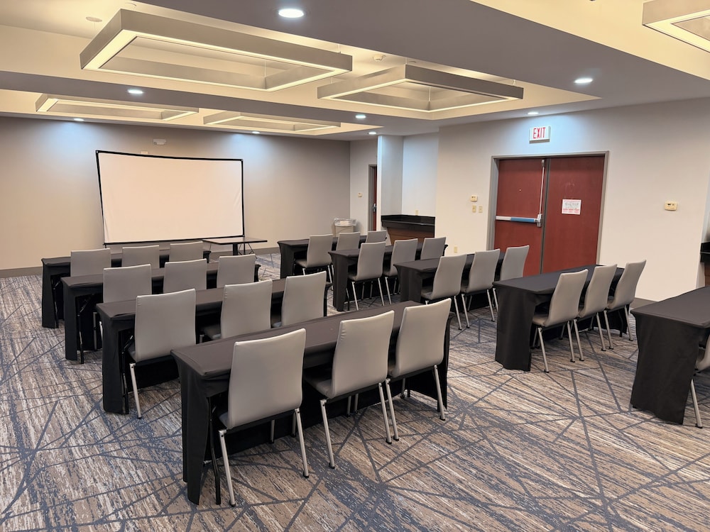Holiday Inn Express Hotel And Suites Burleson Ft Worth 54/65