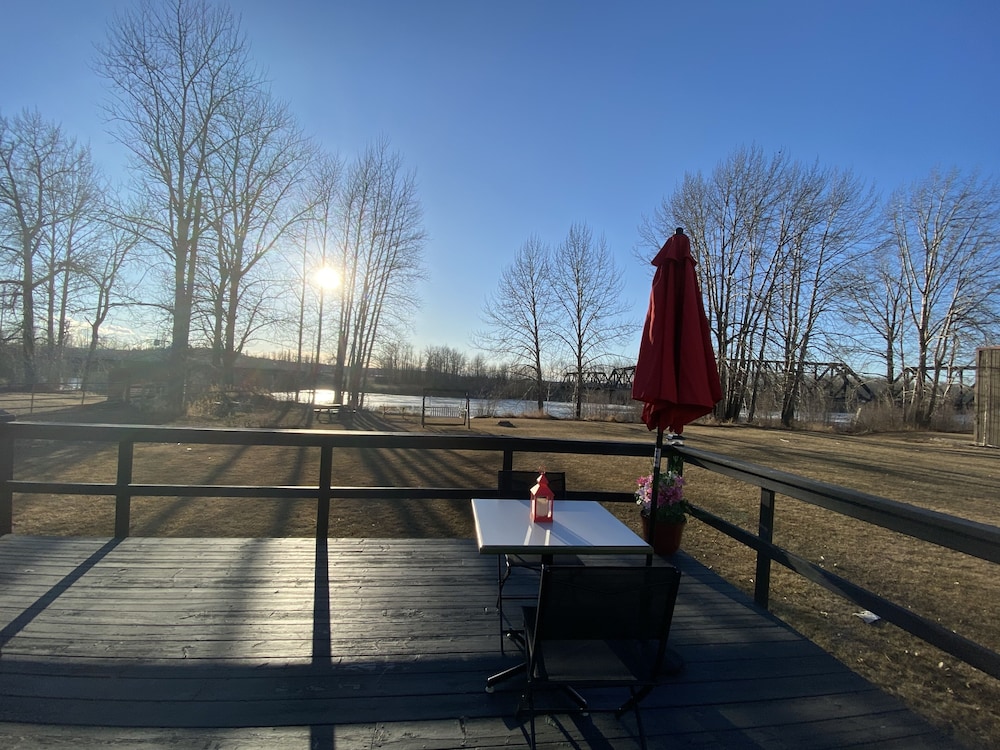 Ramada by Wyndham Whitecourt 44/48