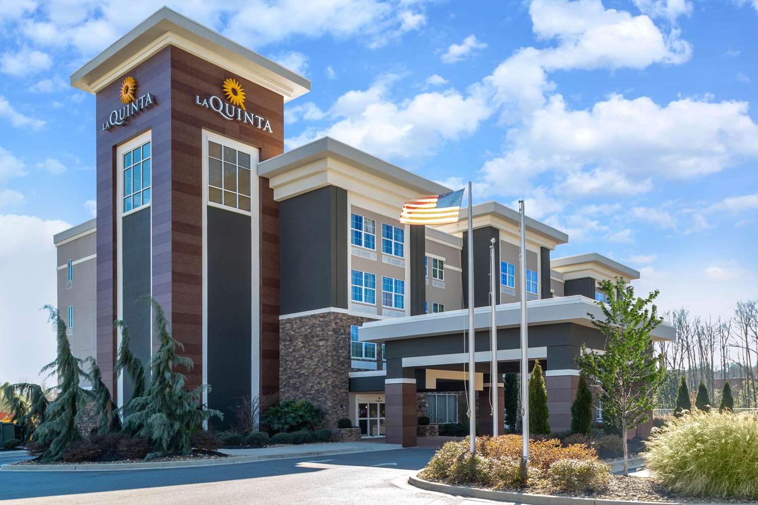 La Quinta Inn & Suites by Wyndham Forsyth 6/45