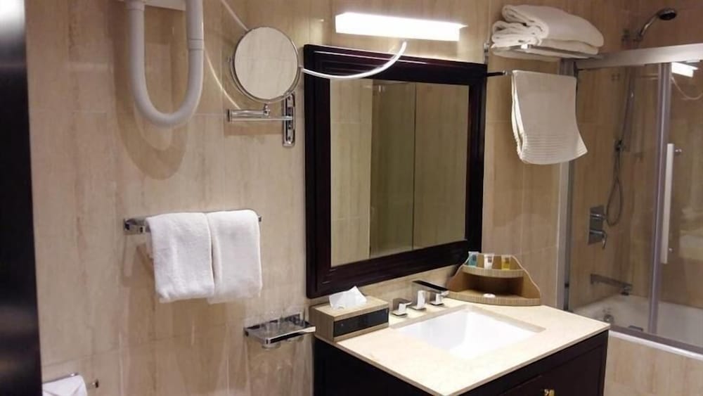 Simama Hotel 48/50