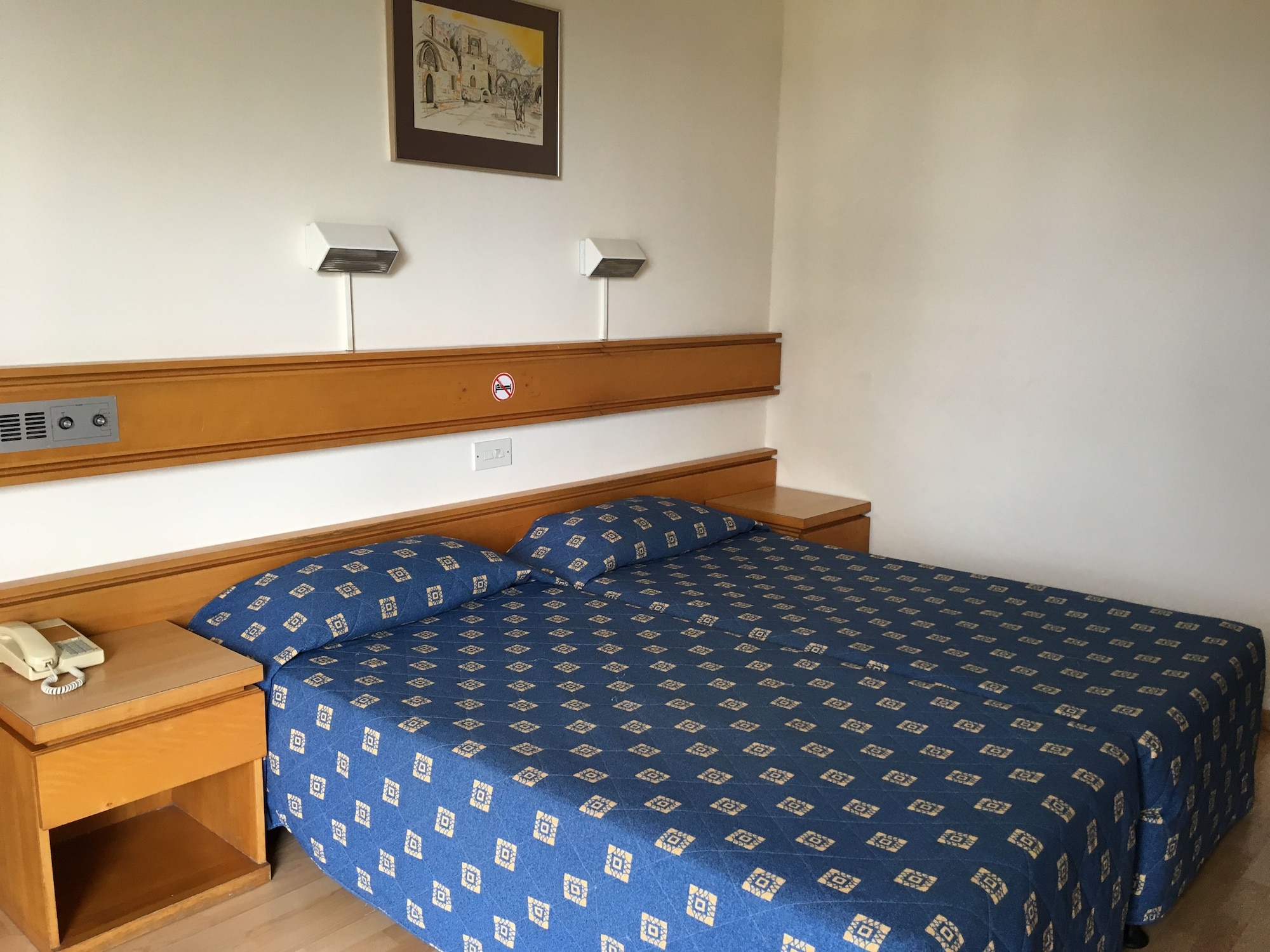 STANDARD, TWIN BEDS, COURTYARD VIEW