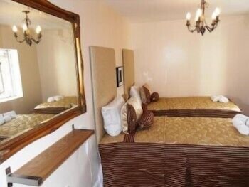 ABC Hyde Park Hotel 53/53