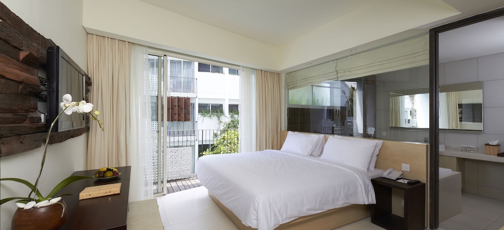 The Akmani Legian 14/70