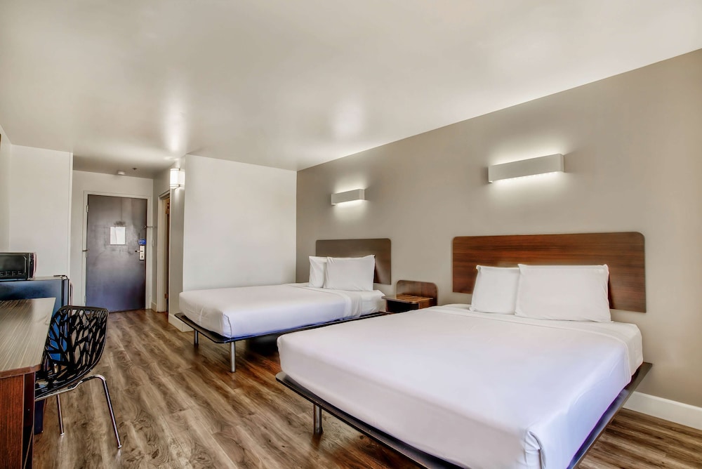 Motel6 Hesperia, CA - West Main Street - I-15 25/60