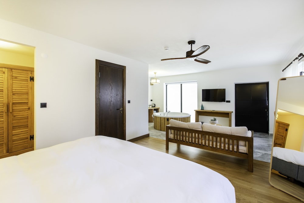 Marlo Ayvalik +12 Adult Only 8/50