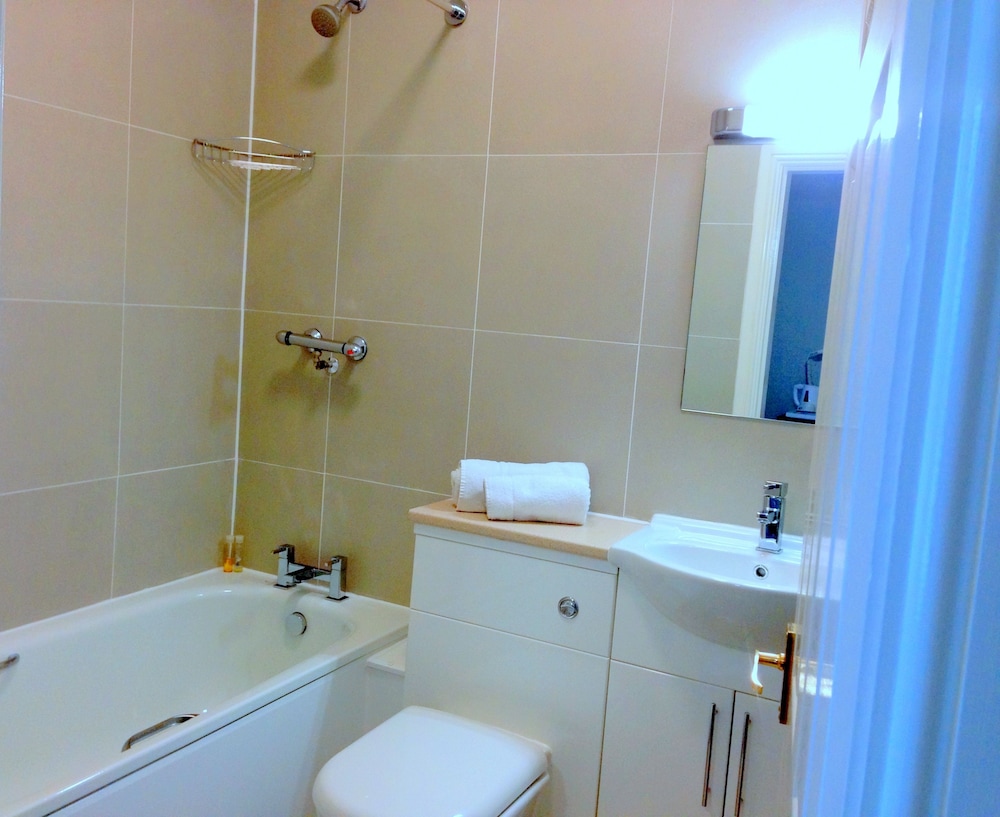 Ely House Hotel 12/40