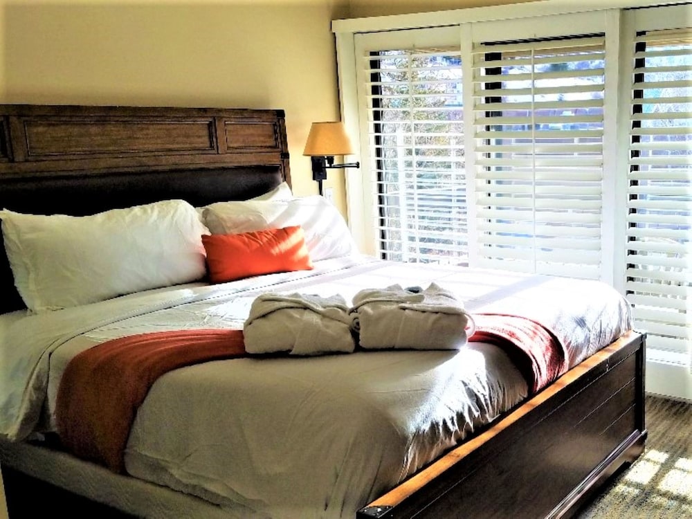 2 BEDROOMS, CONDO, SUPERIOR