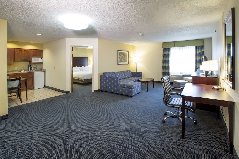 Holiday Inn Express Suites St Joseph 48/69