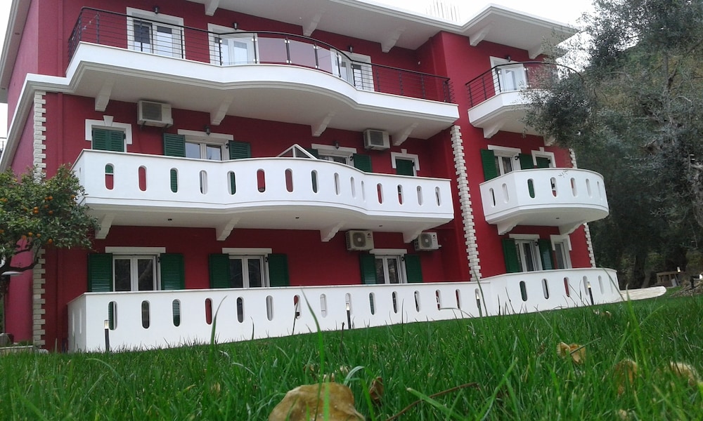 Oasis Apartments 2/50