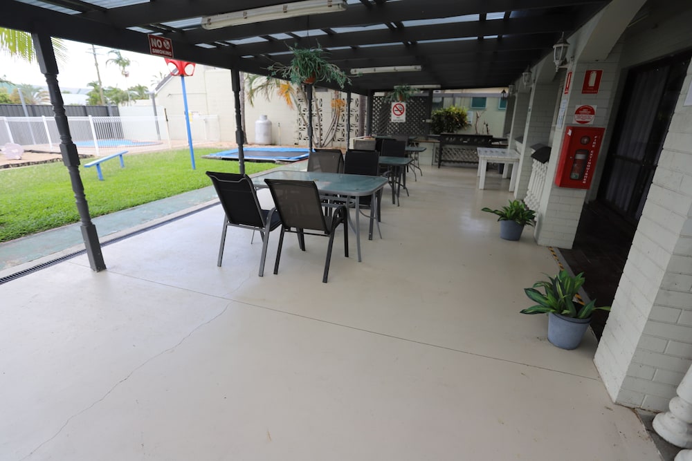 TROPIC COAST MOTEL 60/74