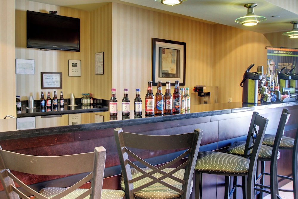 Cobblestone Inn & Suites - Carrington 51/67