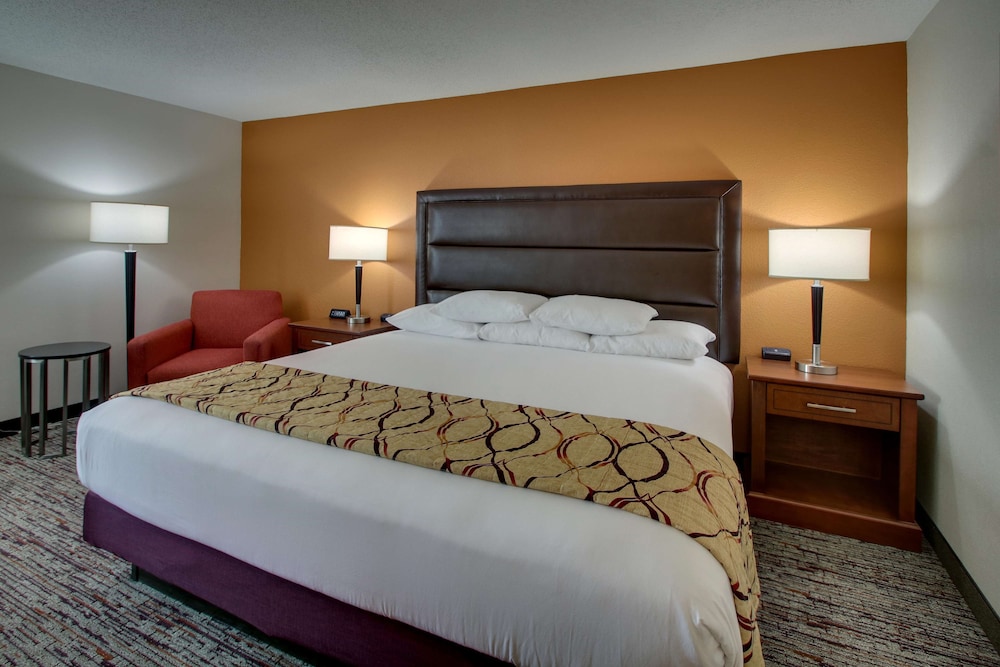 Drury Inn and Suites Evansville East 14/50