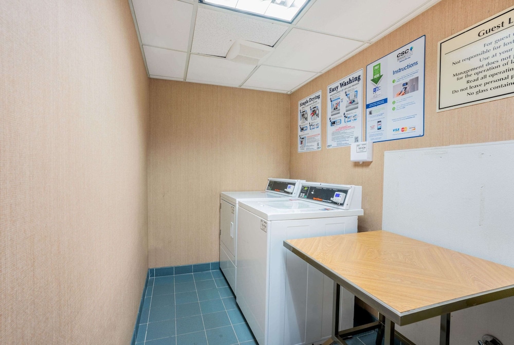 La Quinta Inn & Suites by Wyndham Seattle Sea-Tac Airport 9/48