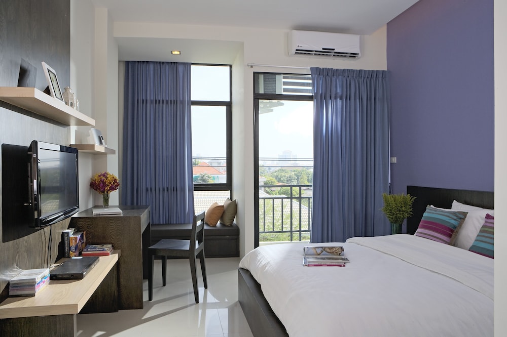 STUDIO, DOUBLE BED