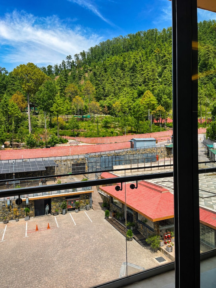 Ramada by Wyndham Murree Lower Topa Resort 82/87