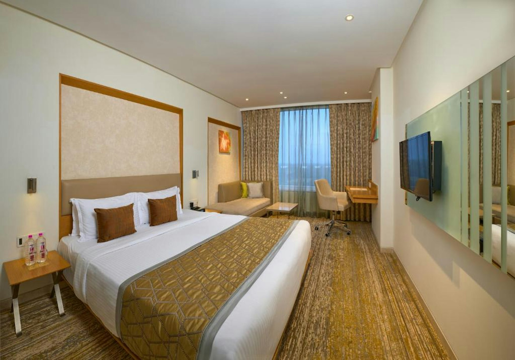GRAND, QUEEN BED