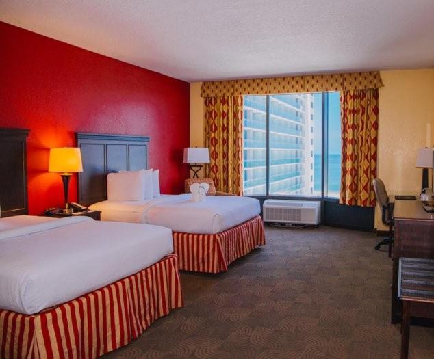 Room, 2 Queen Beds, Partial Water View