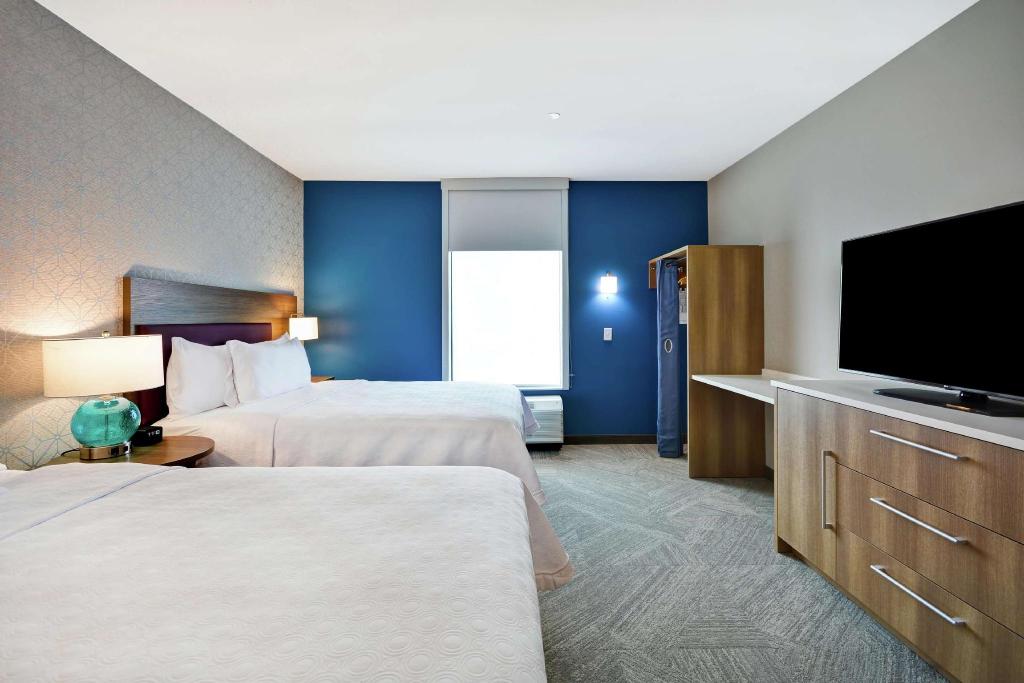 Suite, 2 Queen Beds, Sofa, Accessible