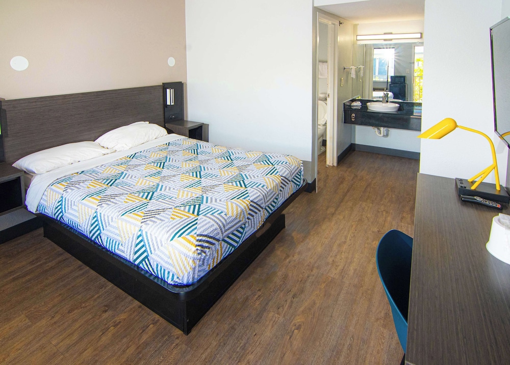 Motel6 Lantana/West Palm Beach, FL 22/60