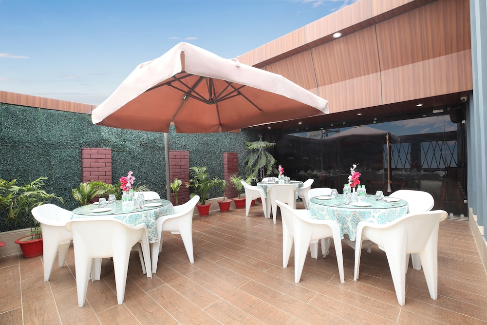 Pinnacle by Click Hotels, Lucknow 51/63