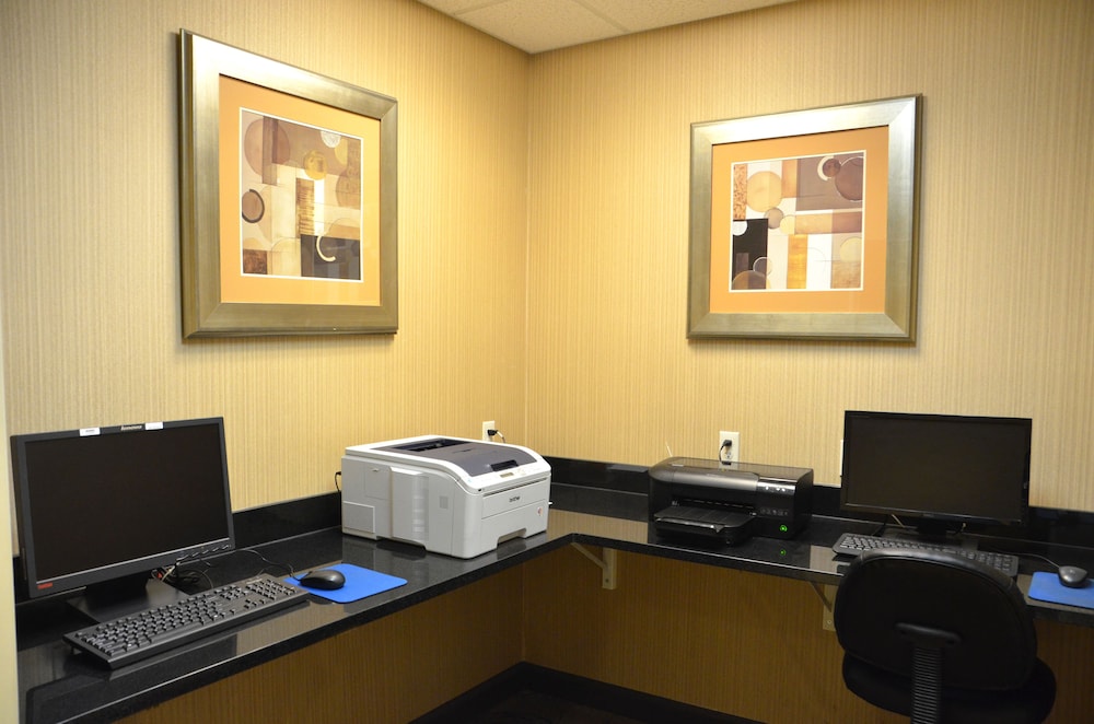 Holiday Inn Express Hotel And Suites Sidney 32/34