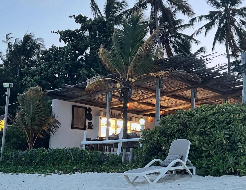 Coco Beach Hotel 14/17