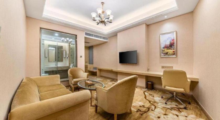 Venus International Hotel 46/58