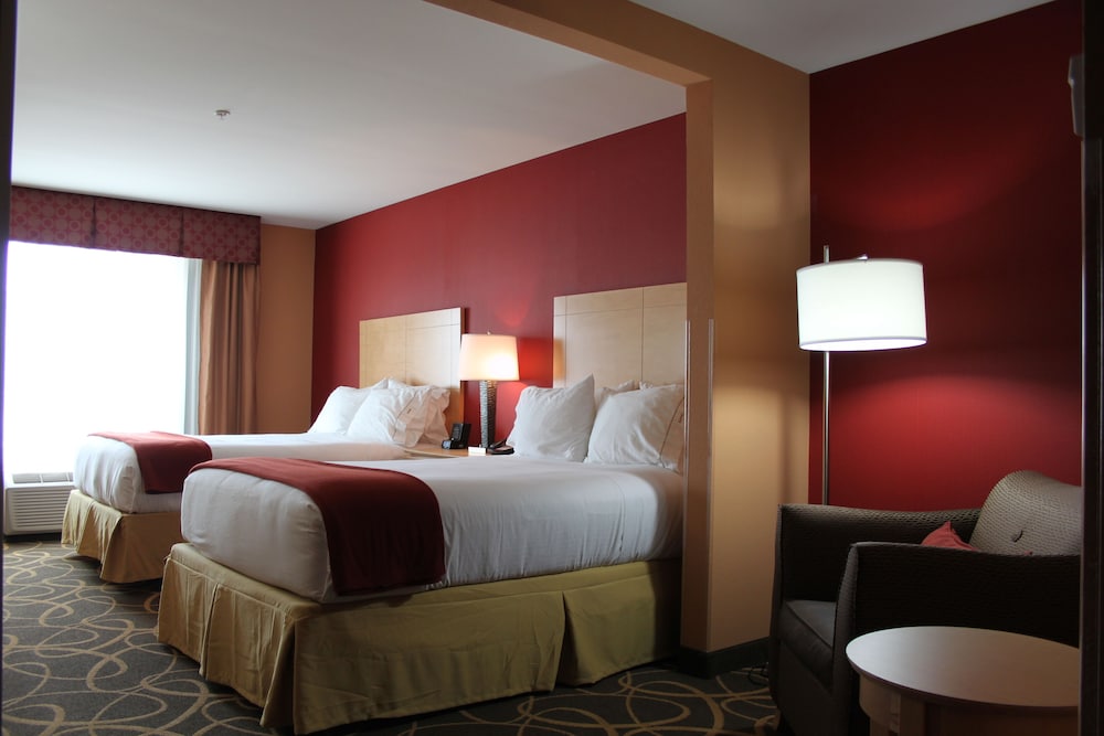 Holiday Inn Express Cortland 12/32