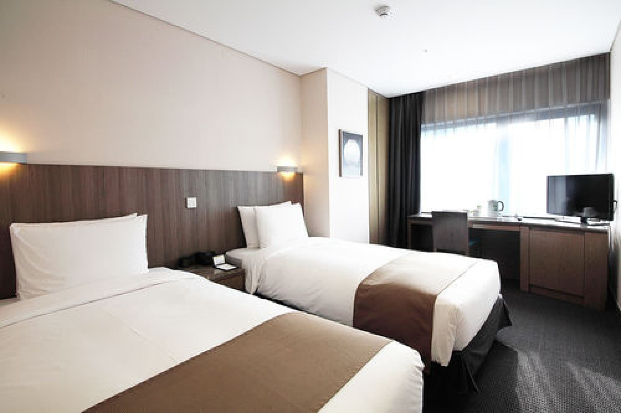 Standard, Twin Beds, Bathtub
