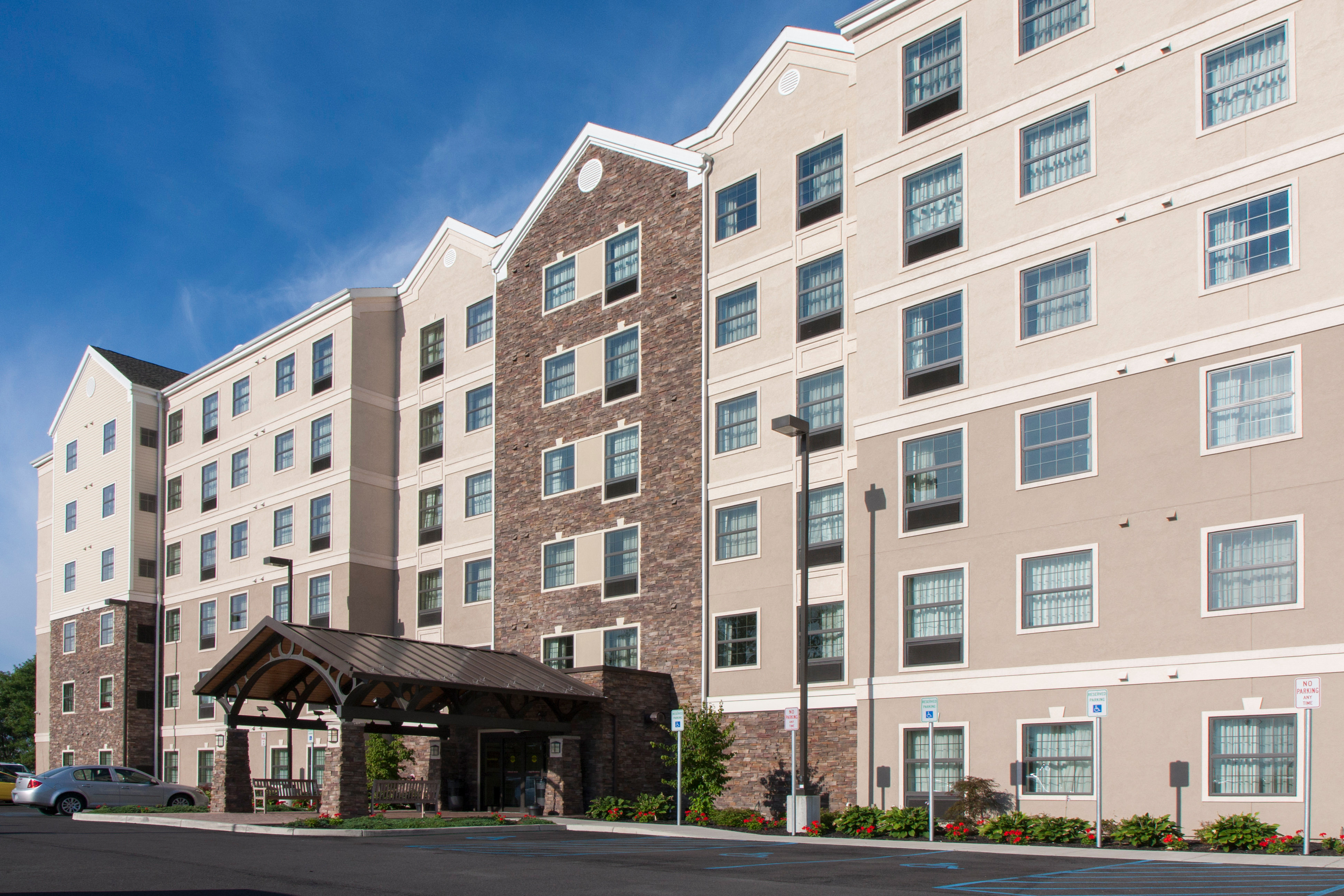 Staybridge Suites Buffalo 7/76