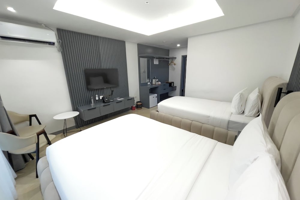The Clover Hotel Angeles City managed by Cocotel 20/50
