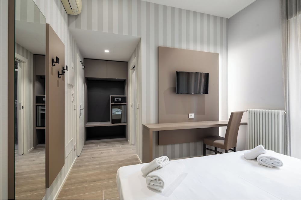 Hotel Excelsior 12/41
