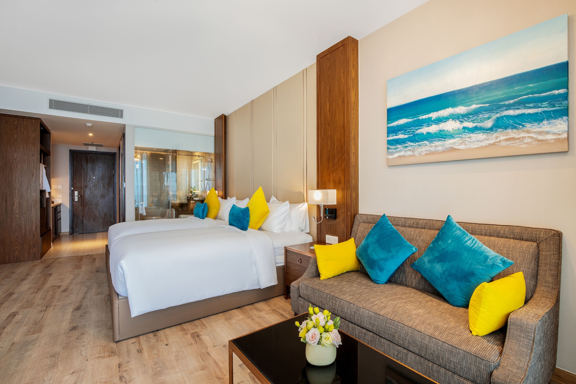 DELUXE, TWIN BEDS, CITY VIEW
