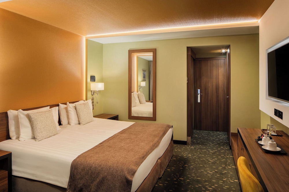 ROOM, DOUBLE BED, WITH EXTRA BED