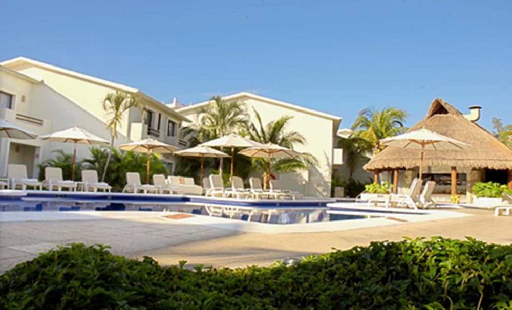 Laguna Suites Golf & Spa 46/50